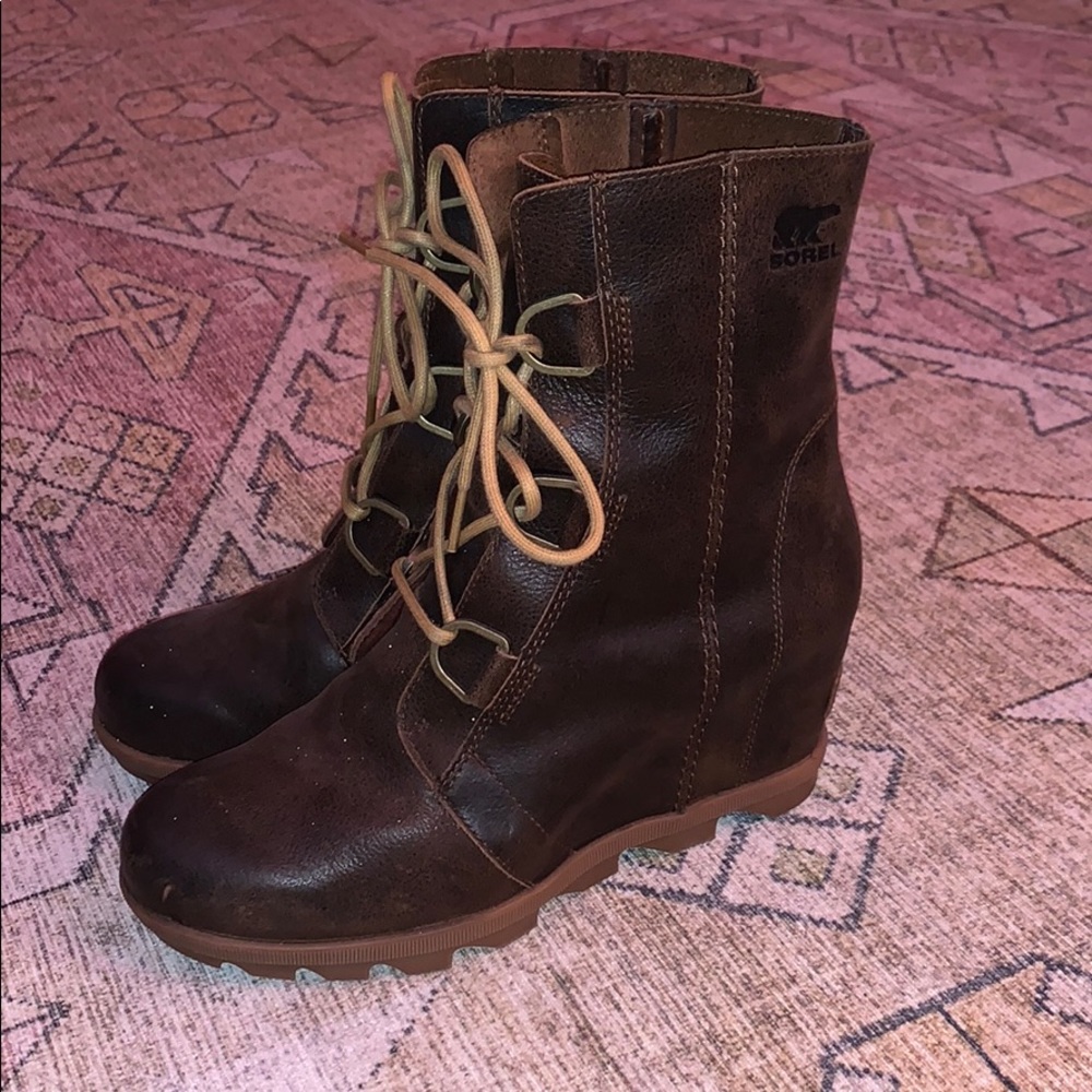 NWOT Sorel Joan Of Arctic Wedge II Boot - Burro